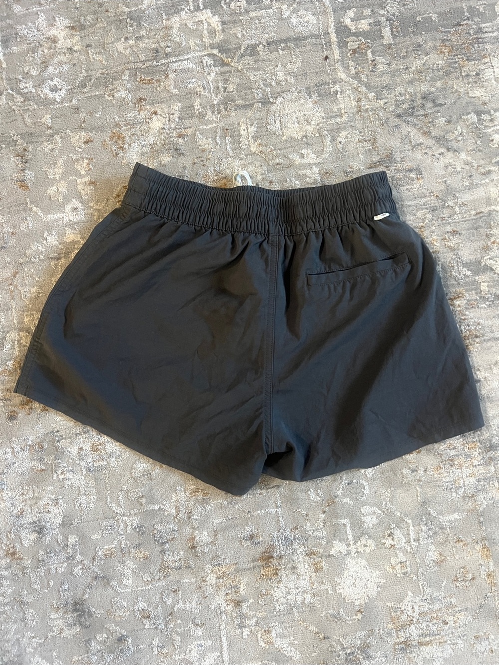 Vuori women’s shorts - Picture 2 of 6